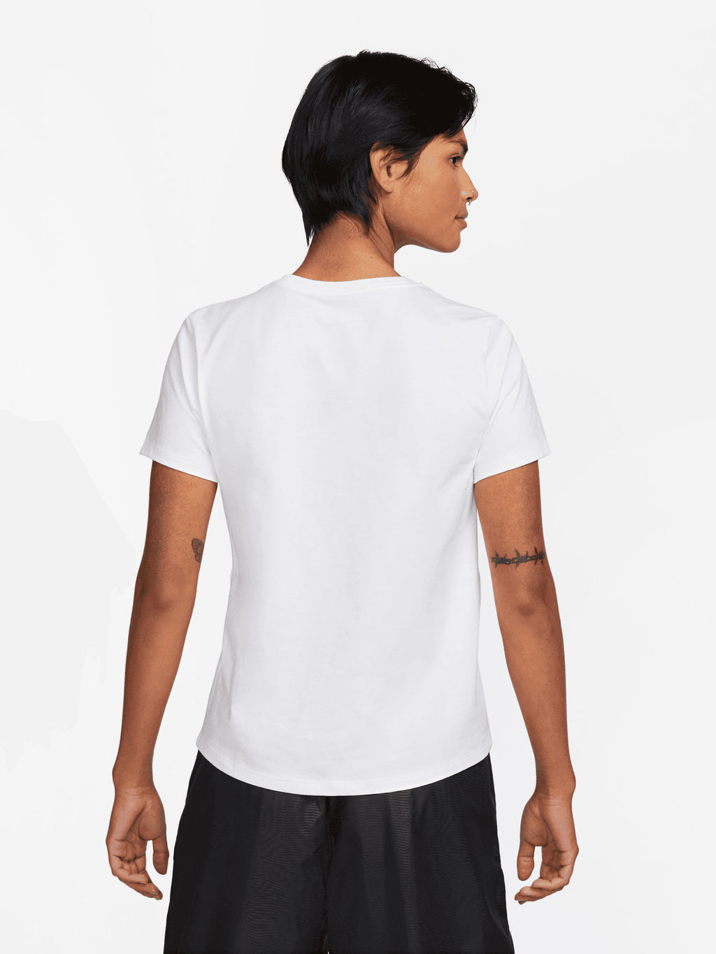 NIKE Тениска W NSW CLUB SS TEE ICN FTRA