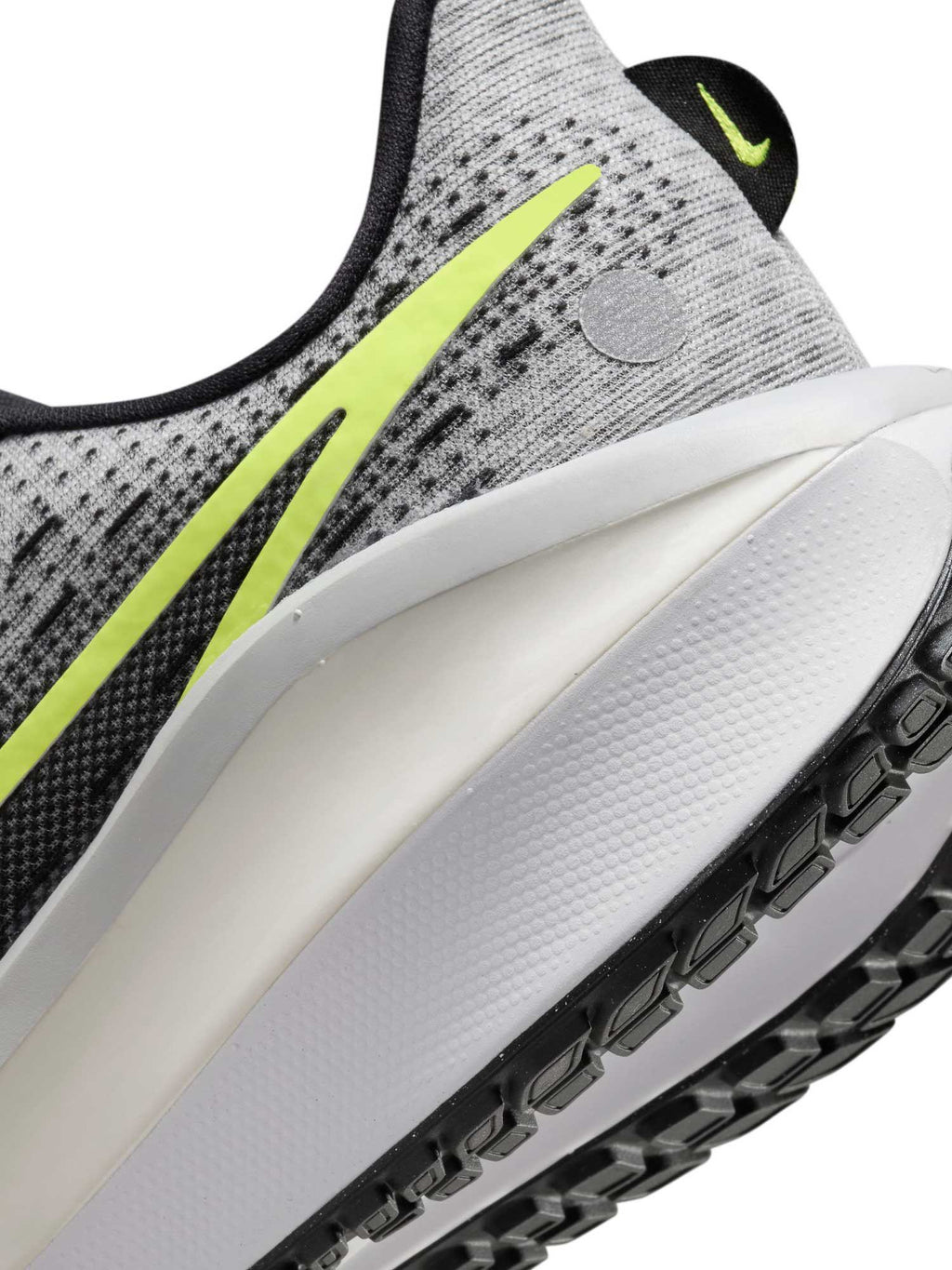 NIKE Обувки VOMERO 17