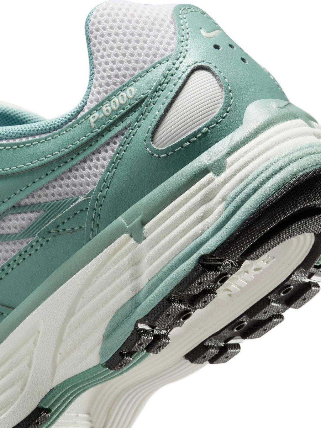 NIKE Обувки W P-6000