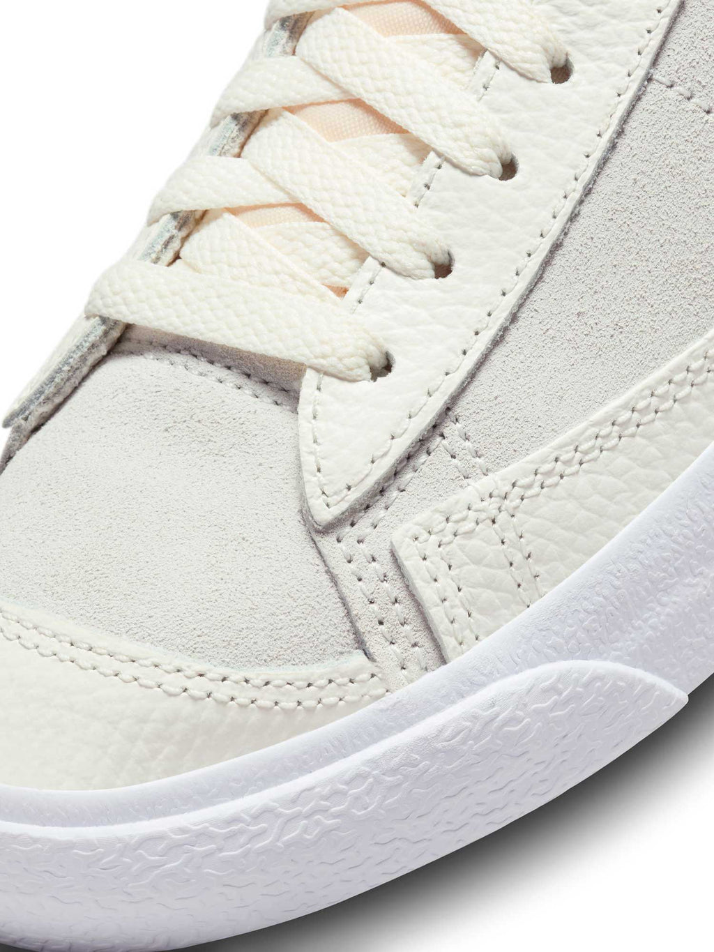 NIKE Обувки WMNS BLAZER MID 77