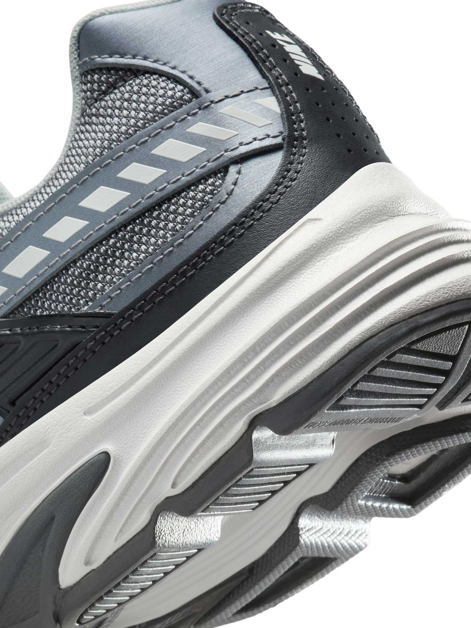 NIKE Обувки INITIATOR
