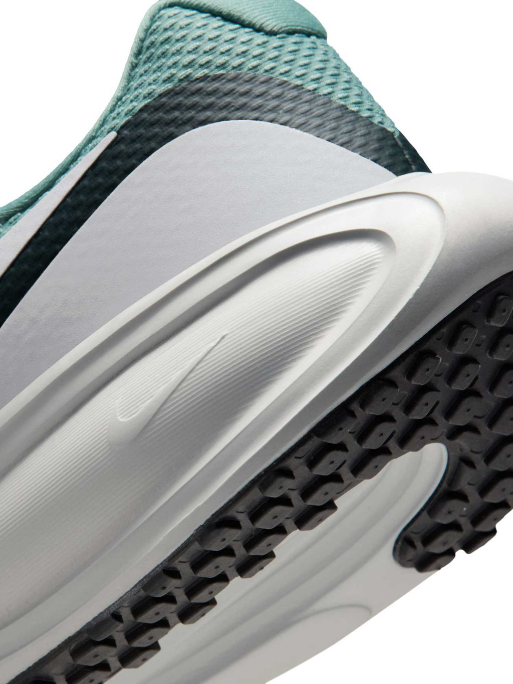 NIKE Обувки REVOLUTION 8