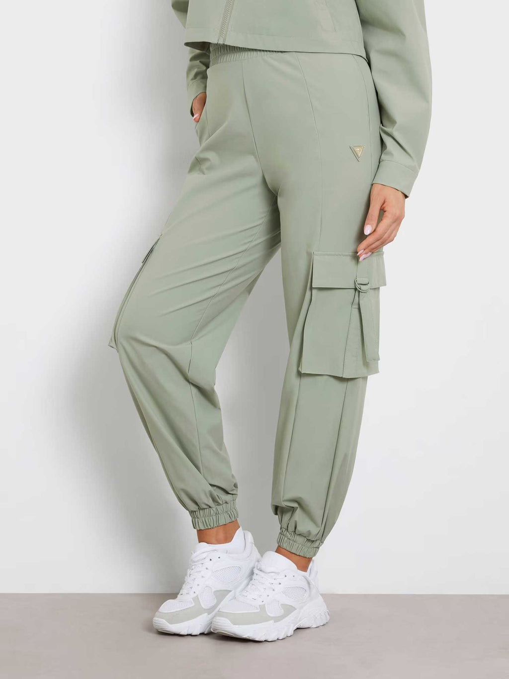 GUESS Спортно долнище AURLIE CARGO PANTS