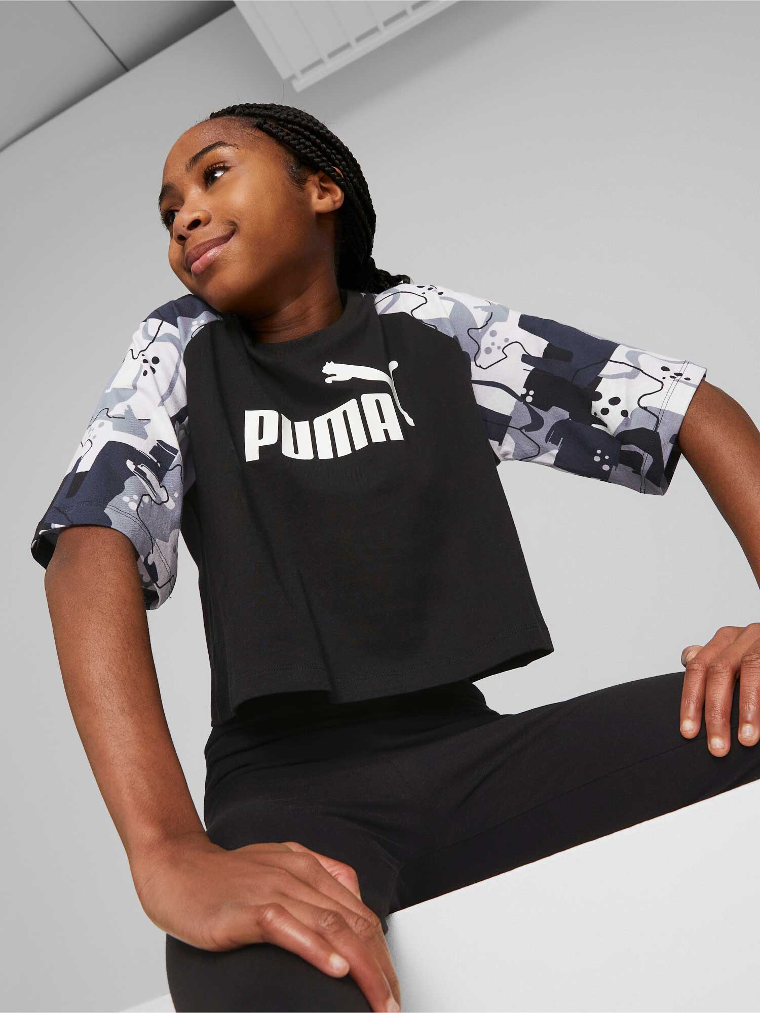 PUMA Тениска ESS+ STREET ART Raglan AOP