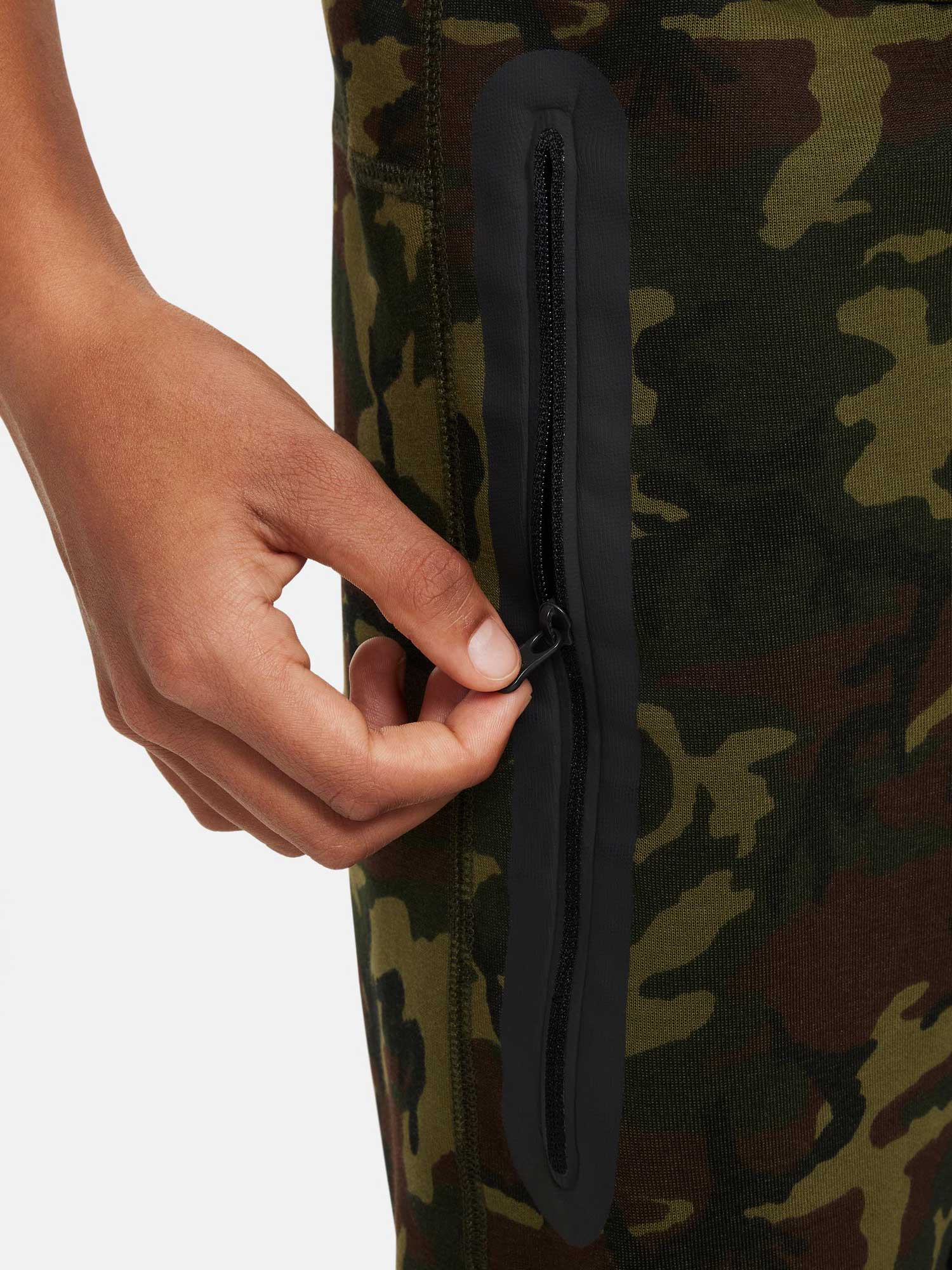 NIKE Спортно долнище B NSW TCH FLC CAMO BOTTOM