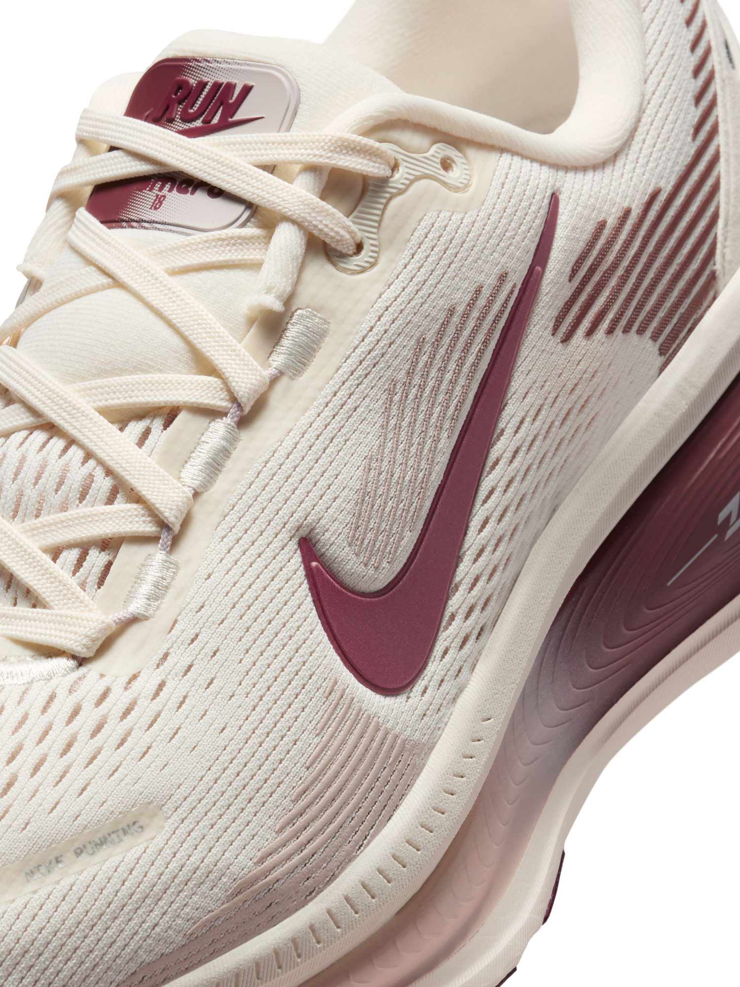 NIKE Обувки W VOMERO 18