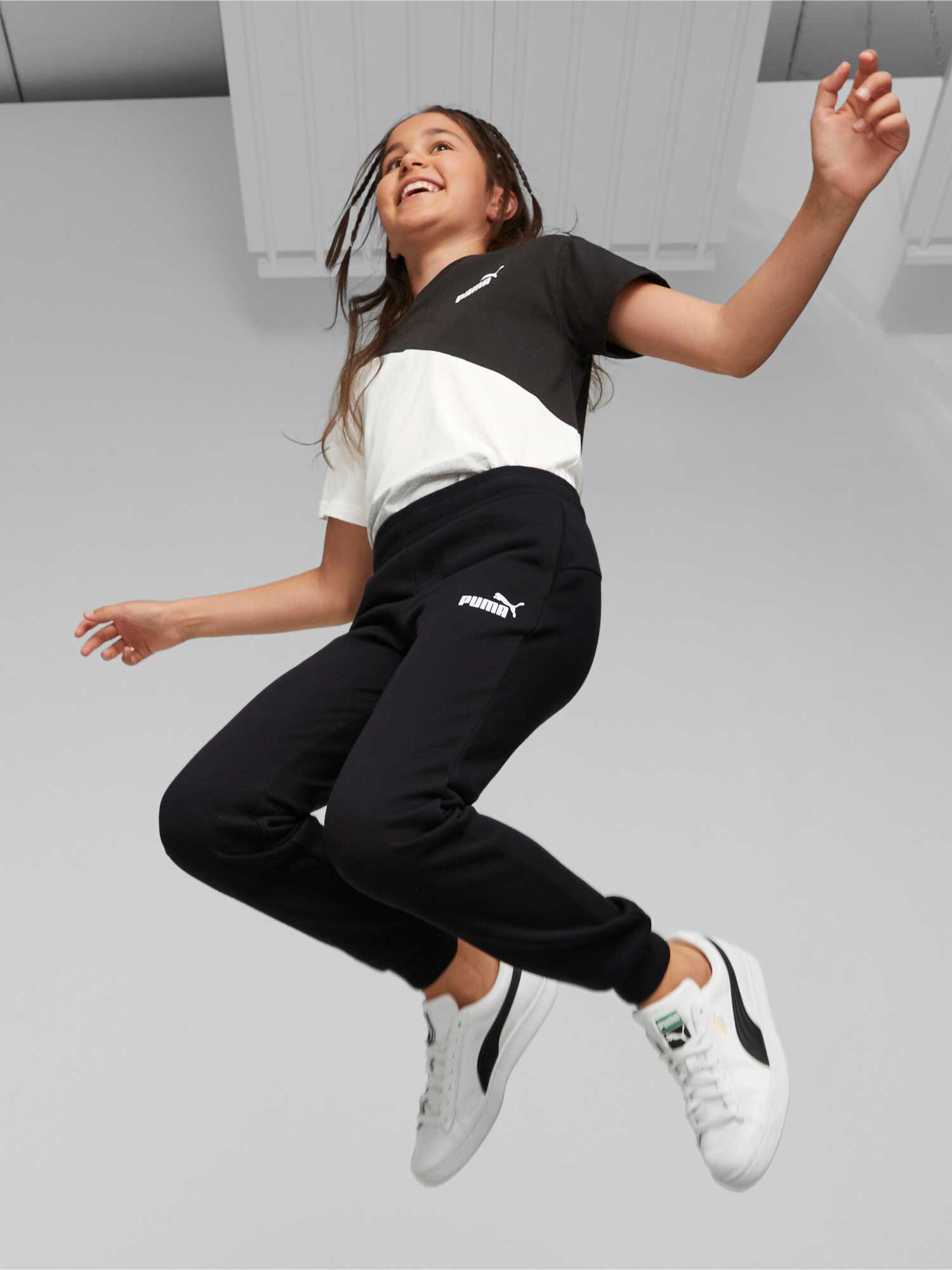 PUMA Спортно долнище ESS Sweatpants TR cl G