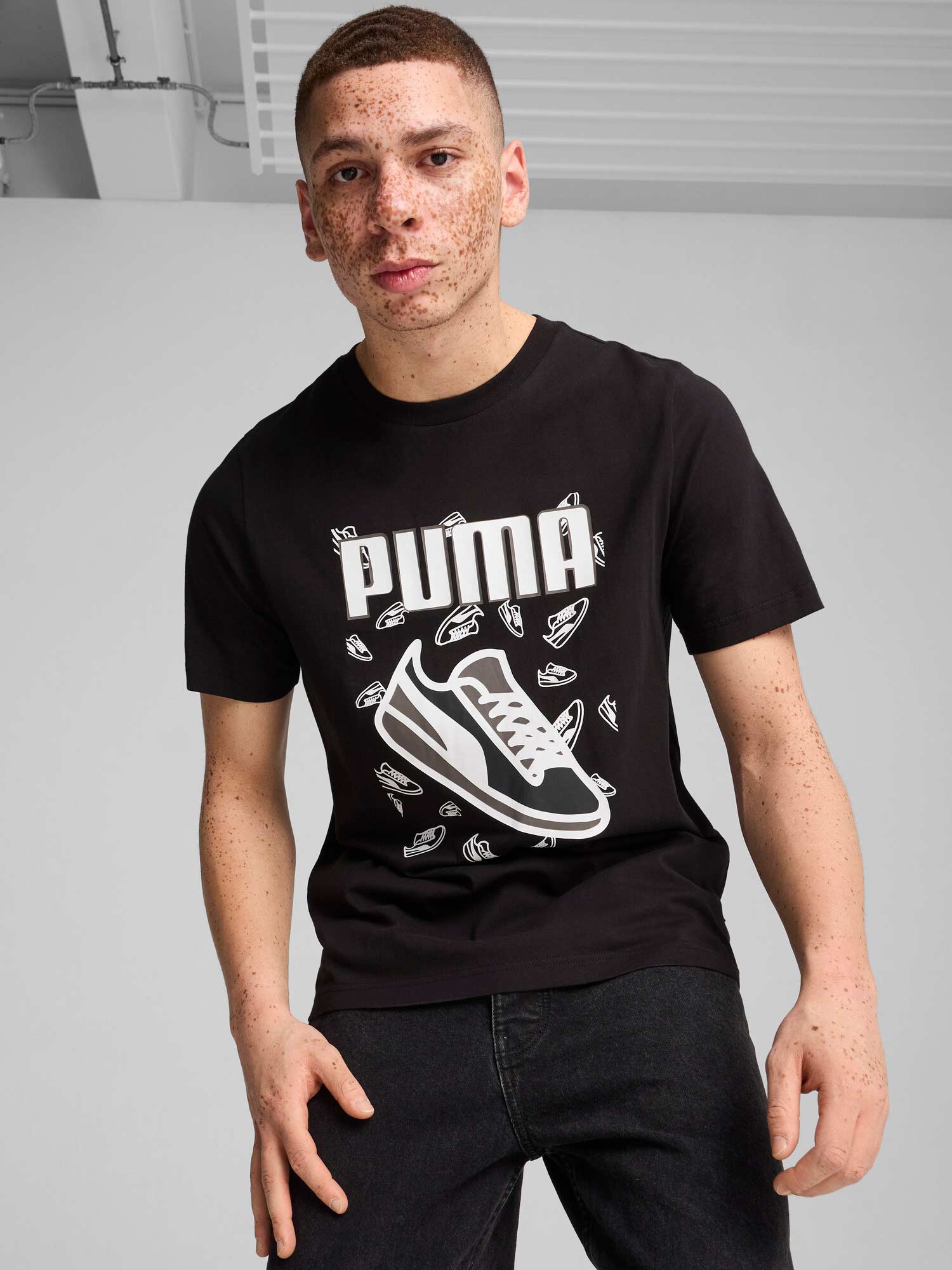 PUMA Тениска GRAPHICS Sneaker Tee