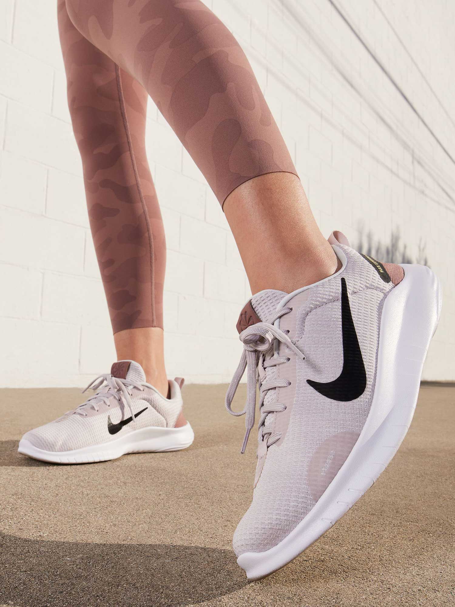 NIKE Обувки W FLEX EXPERIENCE RN 12