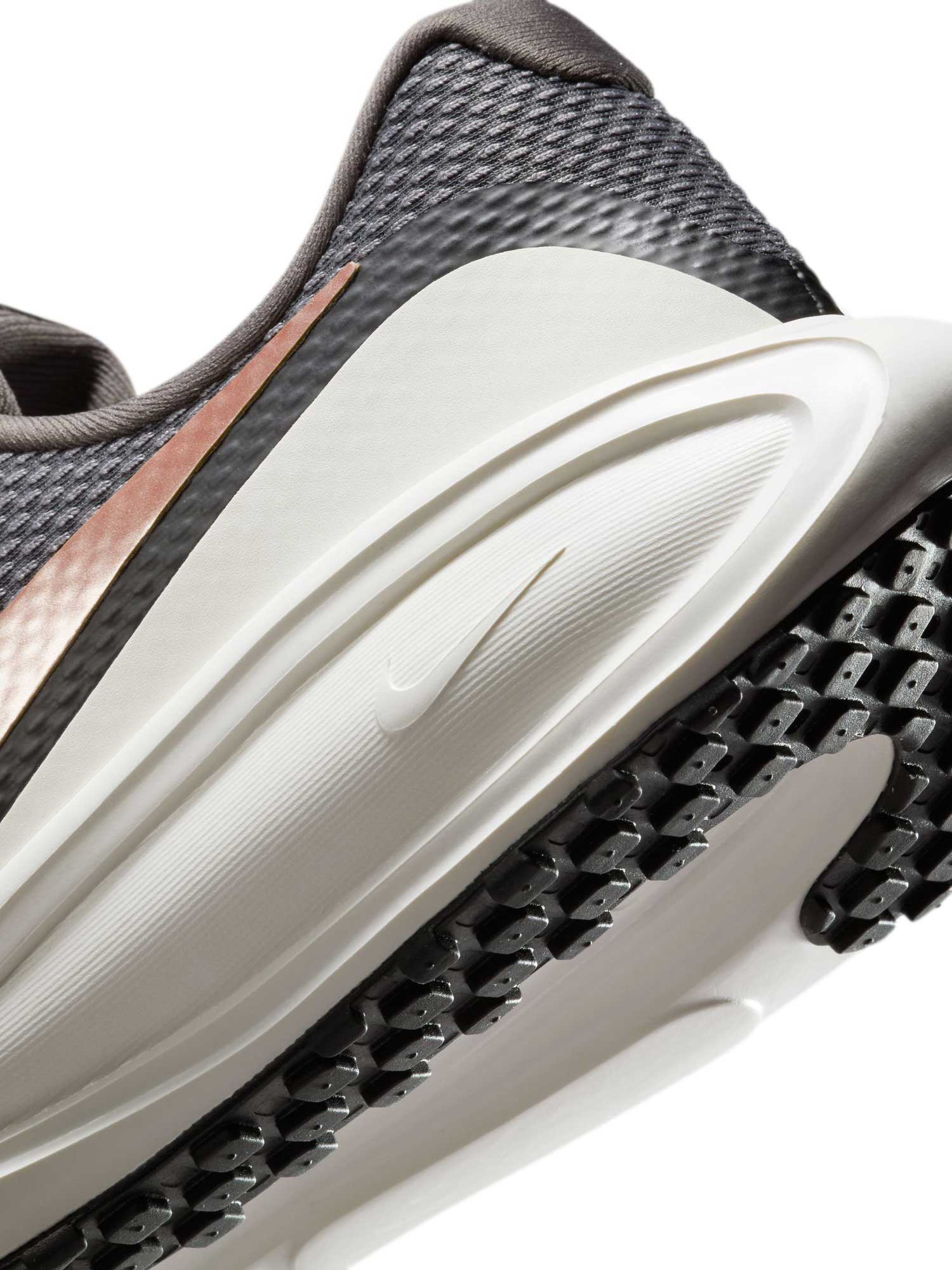 NIKE Обувки W REVOLUTION 8