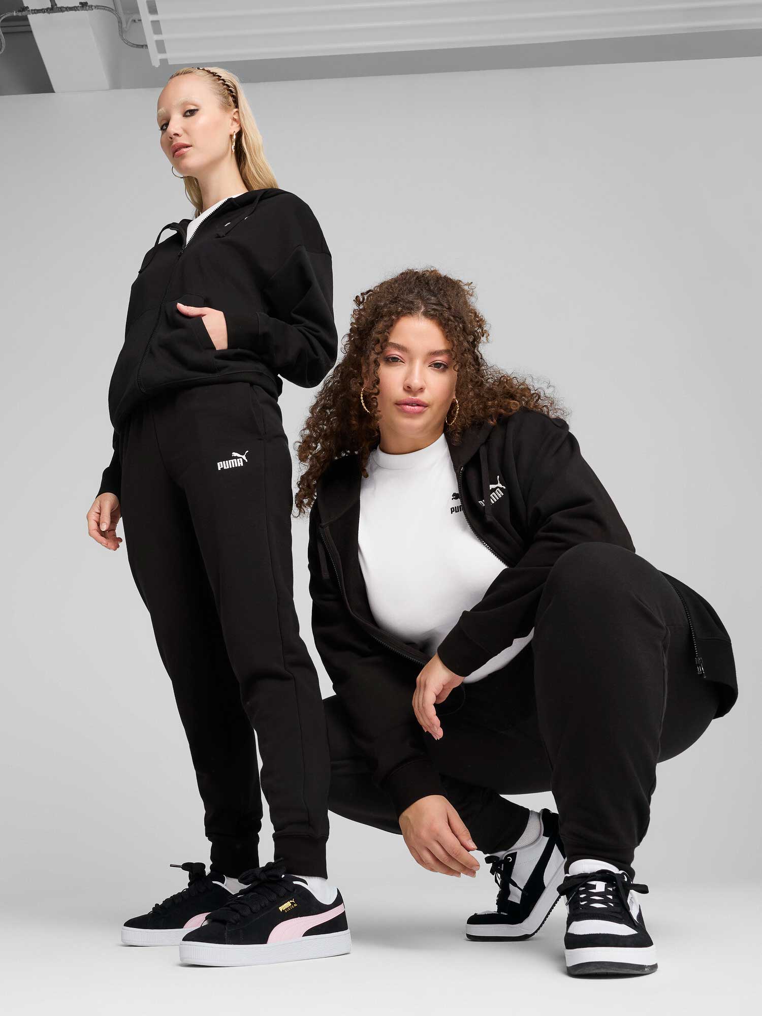 PUMA Спортно долнище ESS No. 1 Logo Sweatpants TR cl