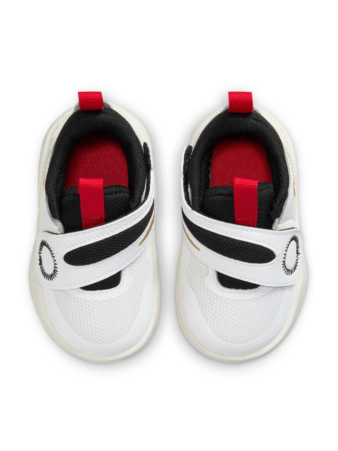 NIKE Обувки TEAM HUSTLE D 11 (TD)