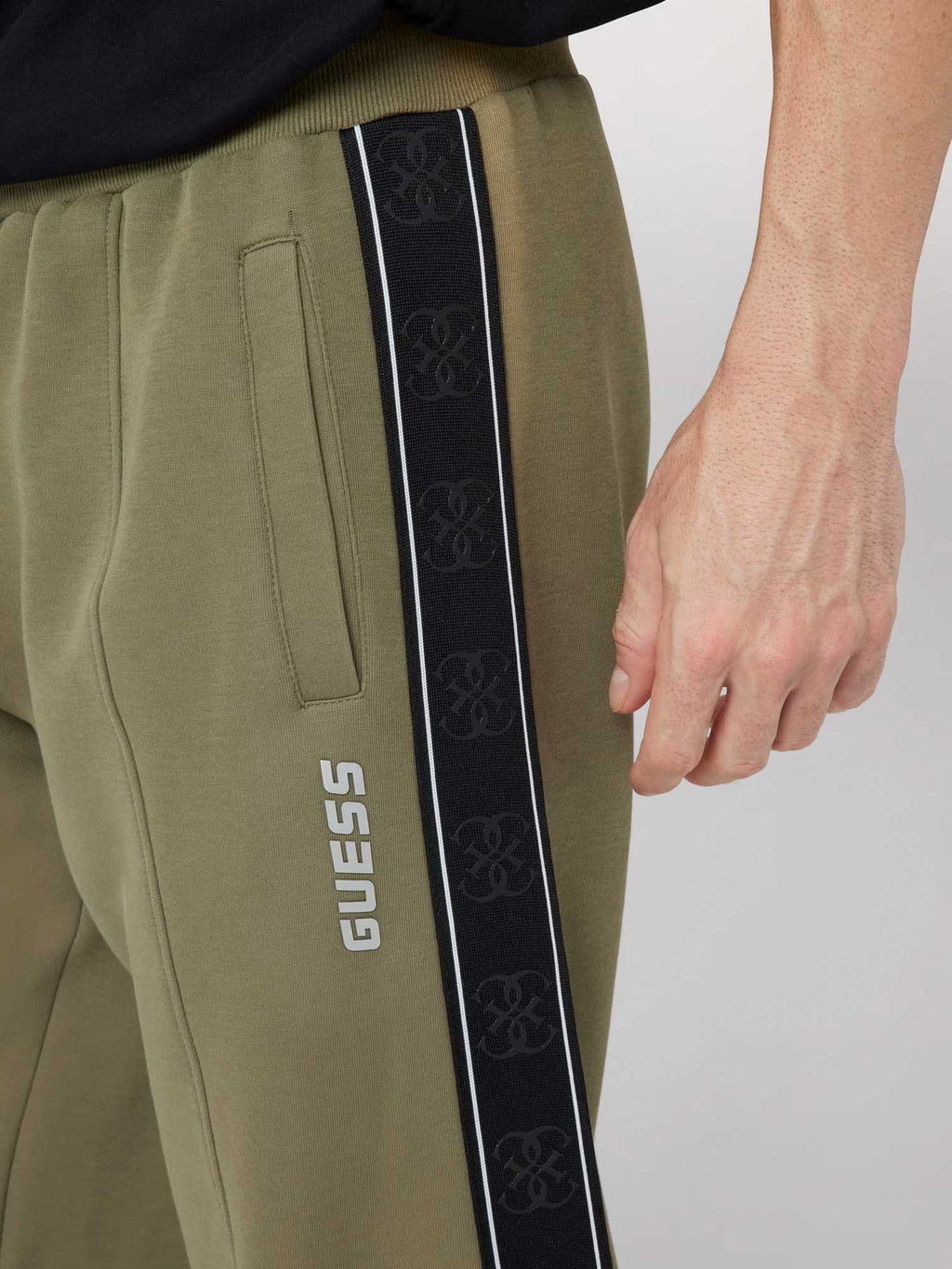 GUESS Спортно долнище MICKEY CUFF PANT