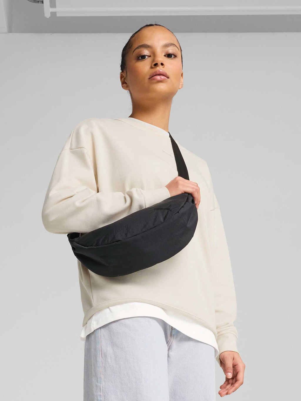 PUMA Чанта HER Half Moon Bag