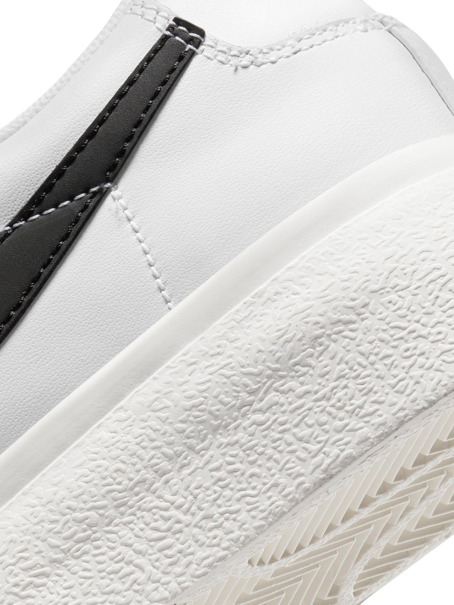 NIKE Обувки W BLAZER LOW PLATFORM