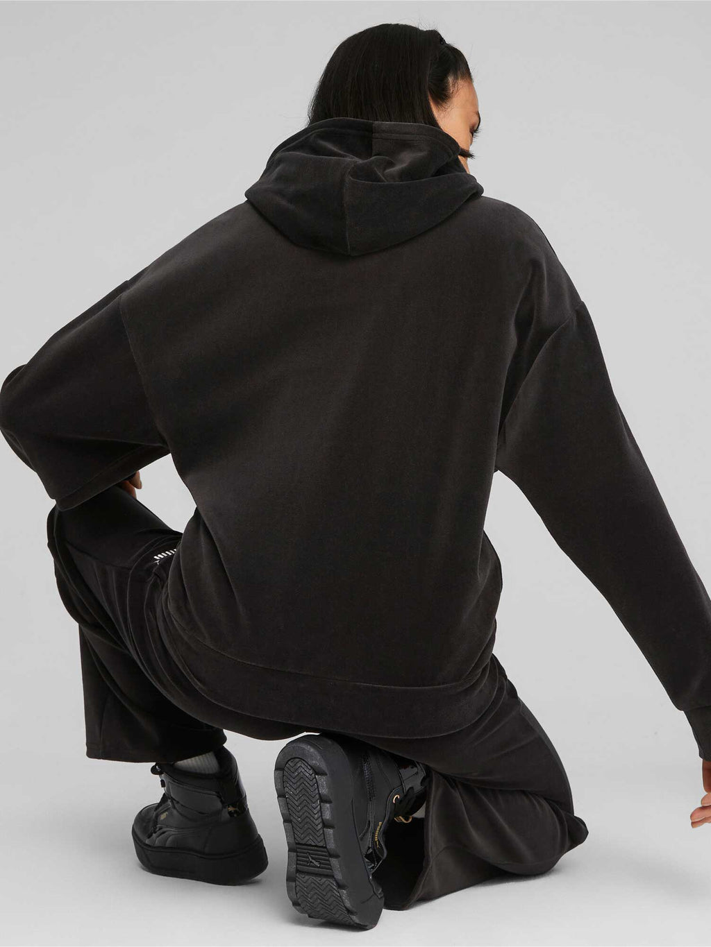 PUMA Суитшърт ESS ELEVATED Velour
