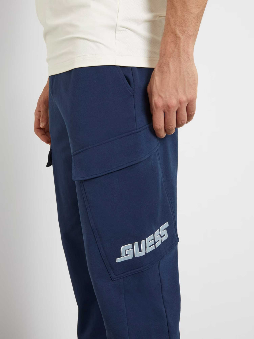 GUESS Спортно долнище EWAN CUFFED PANT