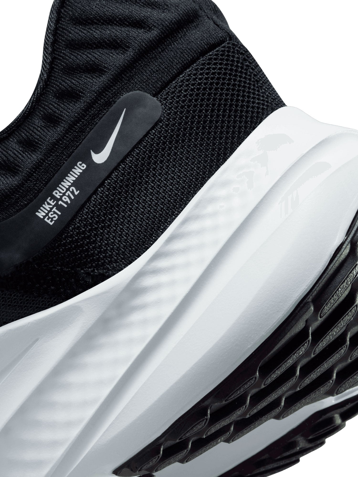 NIKE Обувки WMNS QUEST 5