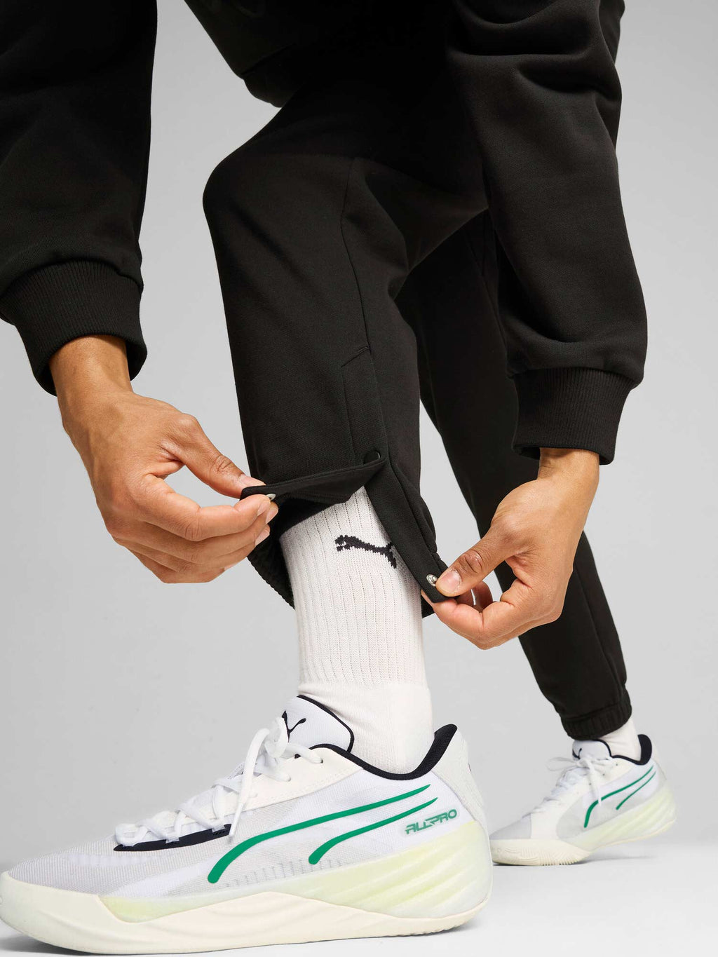 PUMA Спортно долнище Jaws Core Sweat 2.0