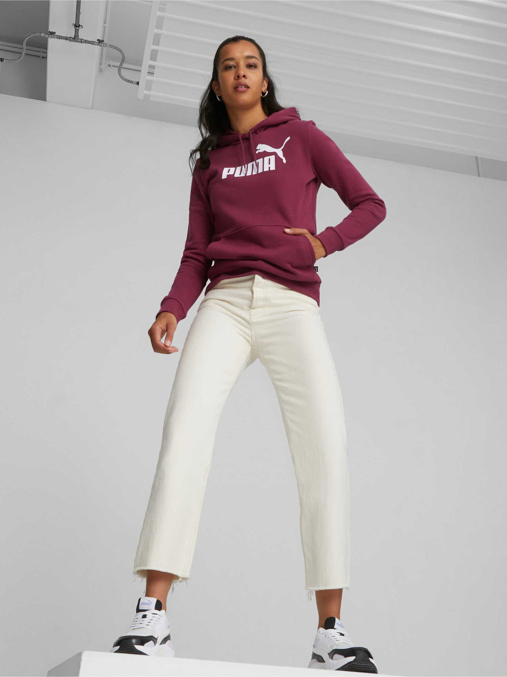 PUMA Суитшърт ESS Logo Hoodie FL (s)
