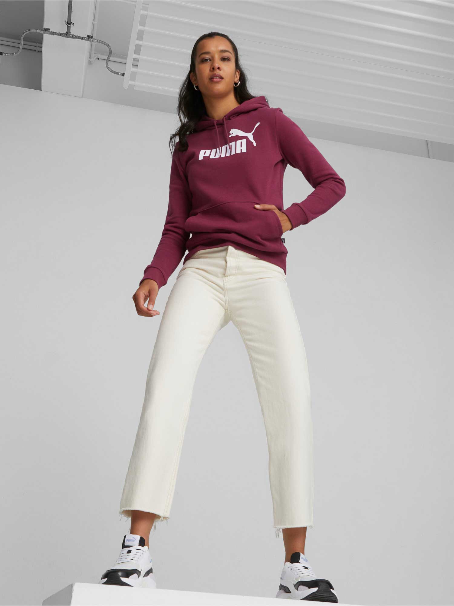 PUMA Суитшърт ESS Logo Hoodie FL (s)