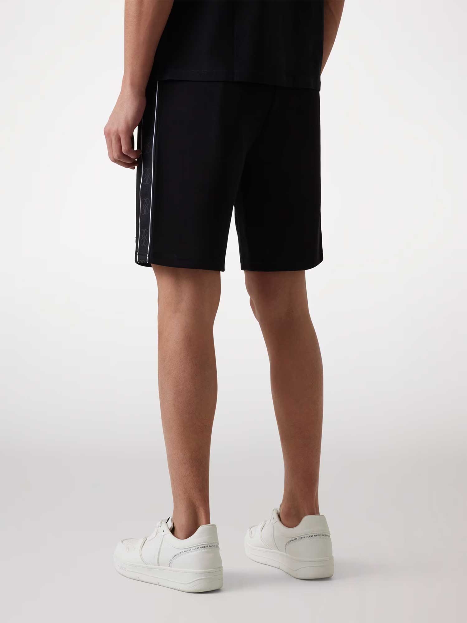 GUESS Къси панталони MICKEY SHORT