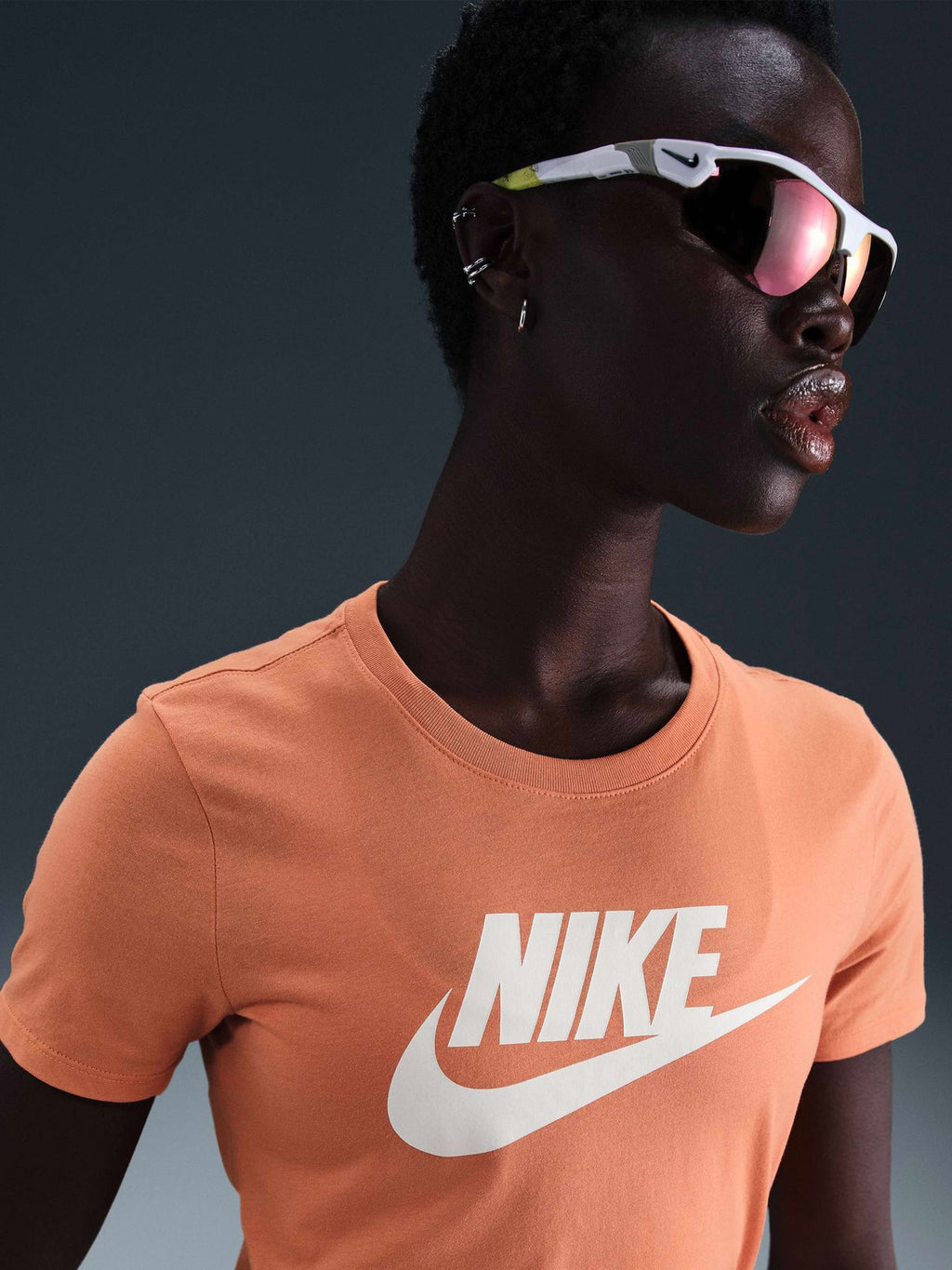NIKE Тениска W NSW CLUB SS TEE ICN FTRA