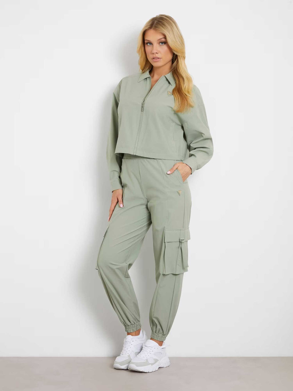 GUESS Спортно долнище AURLIE CARGO PANTS