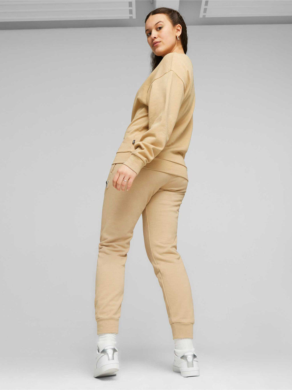 PUMA Спортно долнище BETTER ESSENTIALS Pants cl FL