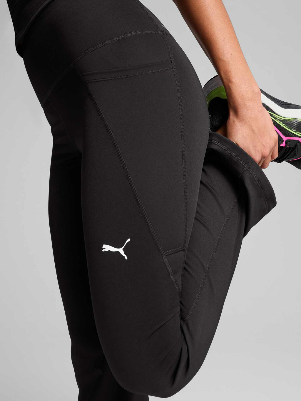 PUMA Спортно долнище W TAD ESSENTIAL HW BOOTCUT PANT