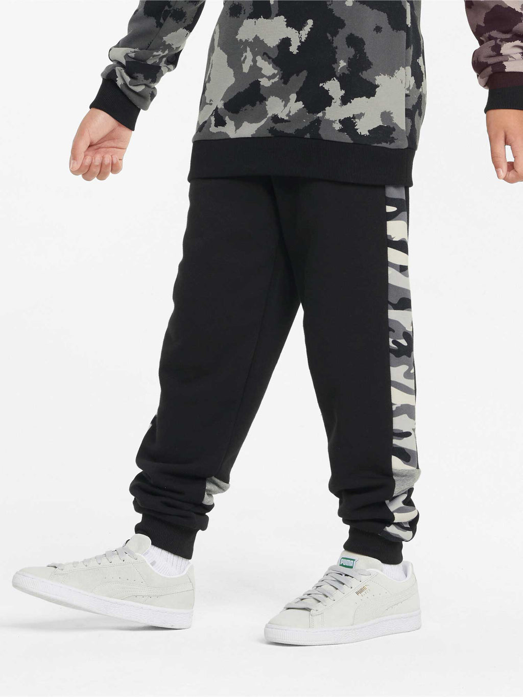 PUMA Спортно долнище ESS+ Camo TR cl B