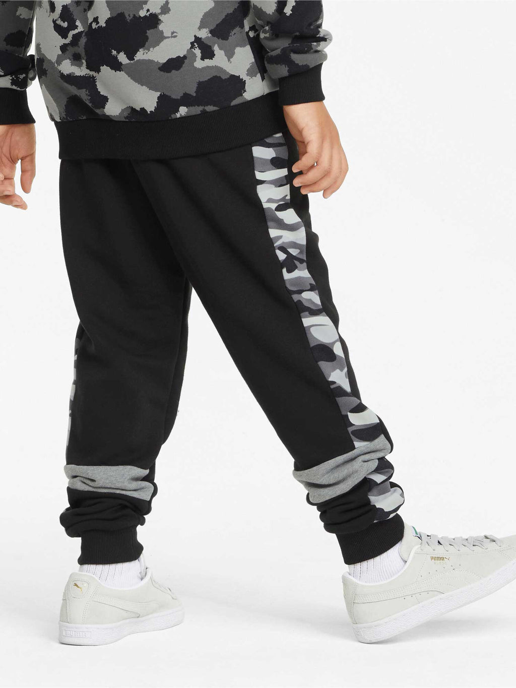 PUMA Спортно долнище ESS+ Camo TR cl B