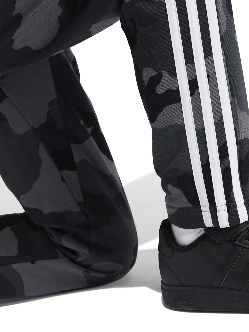 ADIDAS SPORTSWEAR Спортно долнище Essentials Allover Print