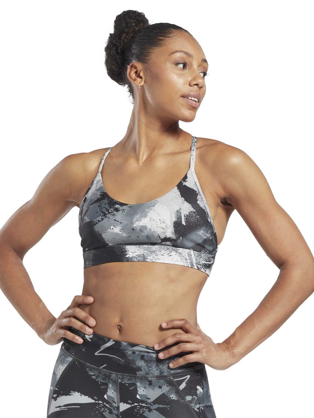 REEBOK Спортен сутиен Lux Strappy Allover Print Bold Bra