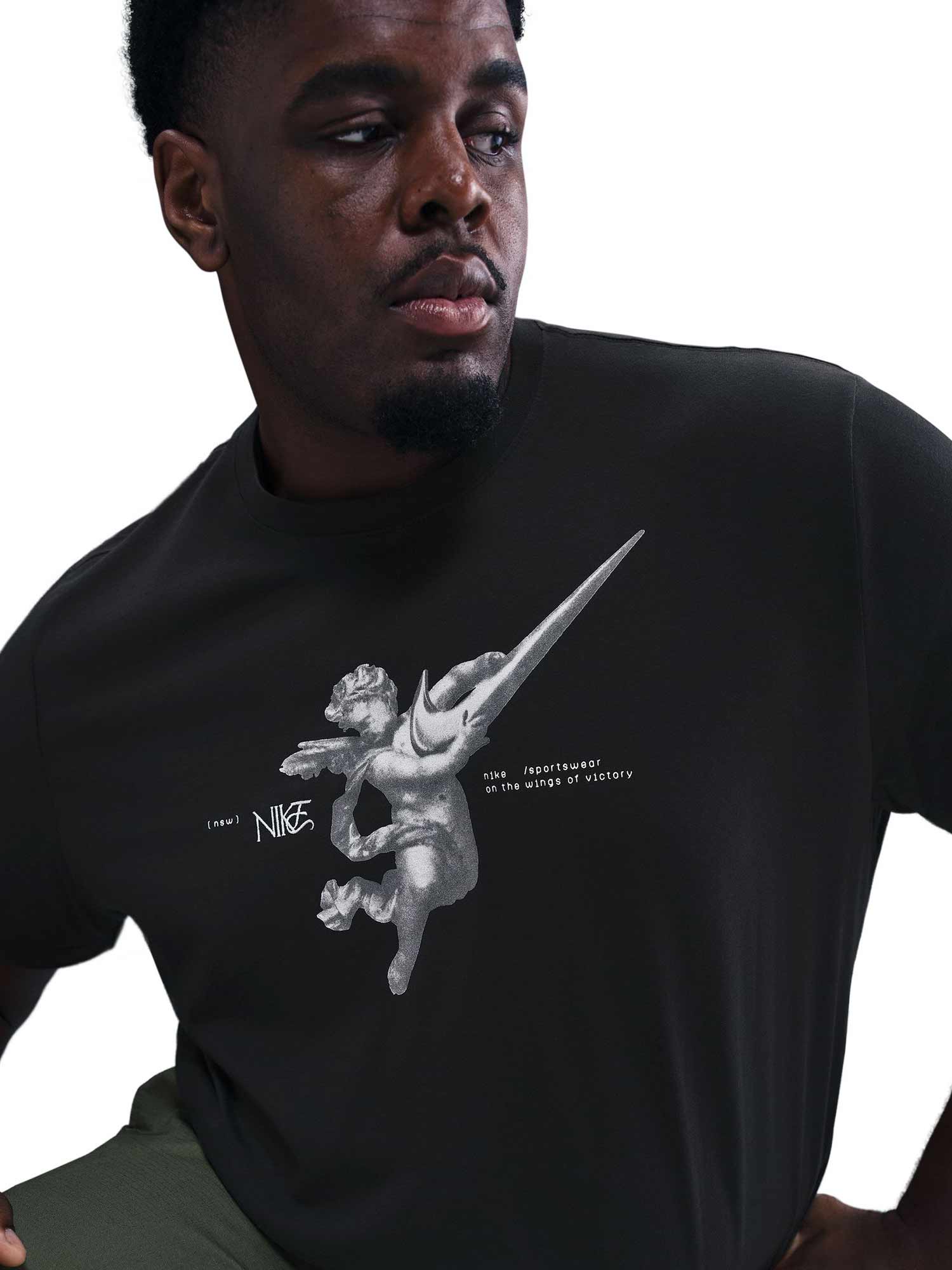 NIKE Тениска U NSW TEE OC WINGS CITY