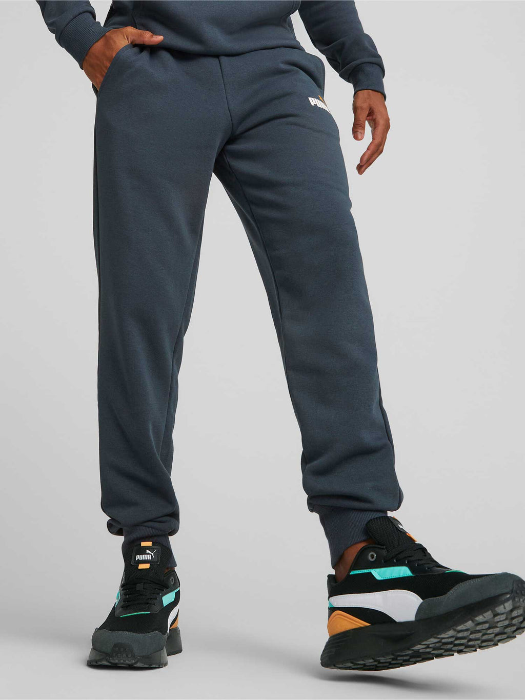 PUMA Спортно долнище ESS+ 2 Col Logo