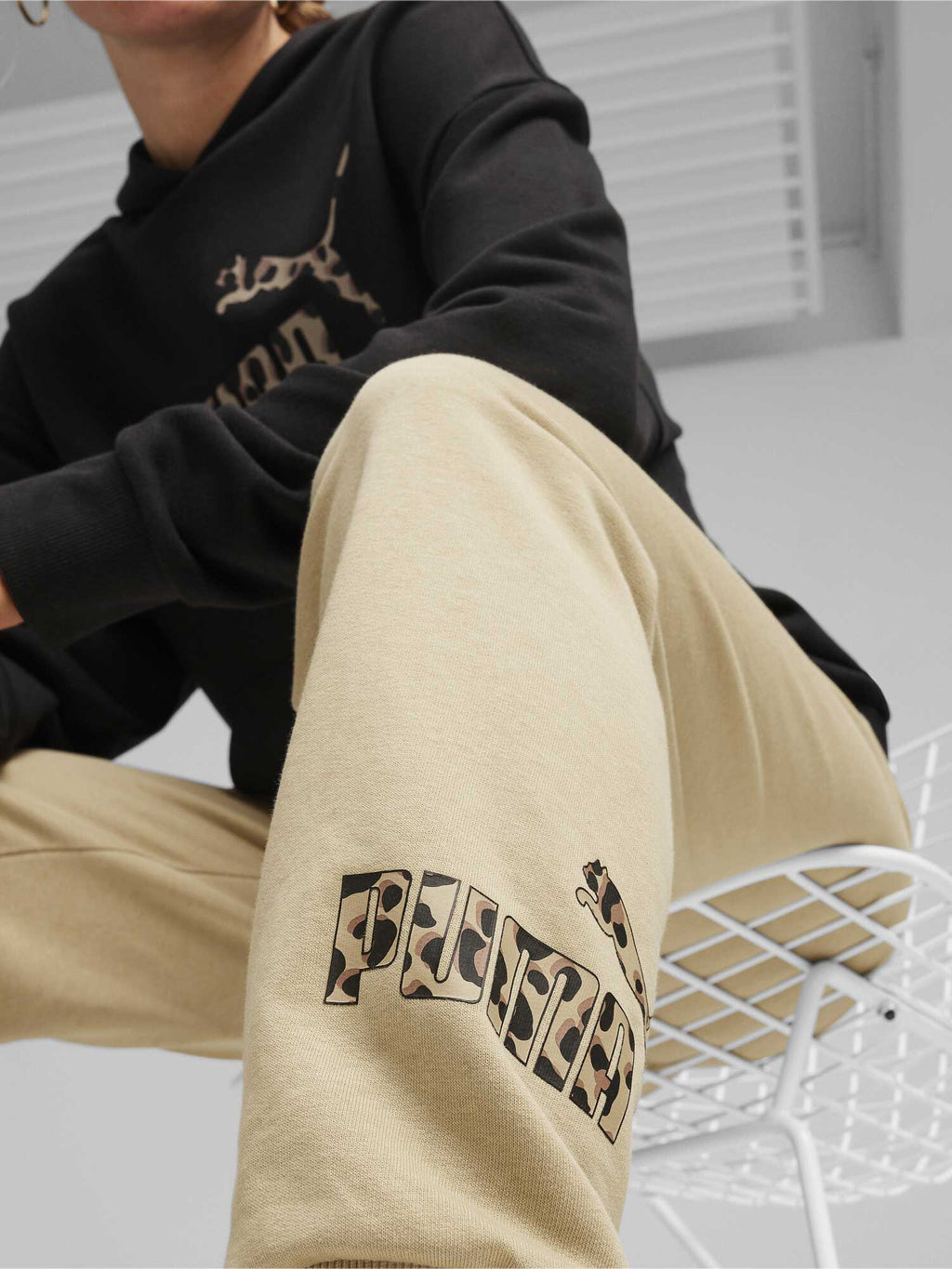 PUMA Спортно долнище ESS+ ANIMAL Pants TR