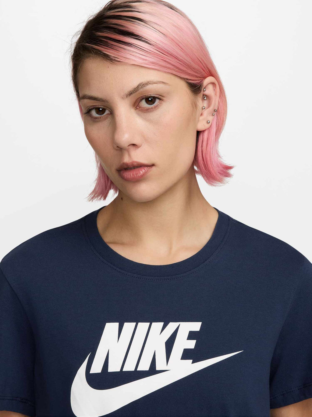 NIKE Тениска W NSW CLUB SS TEE ICN FTRA