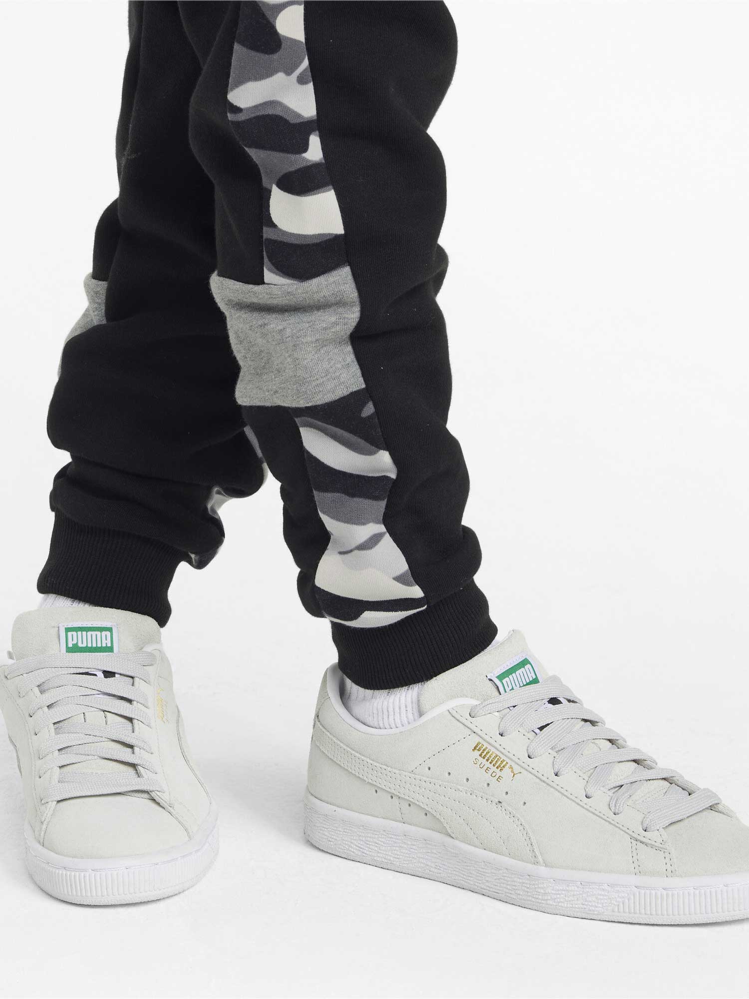 PUMA Спортно долнище ESS+ Camo TR cl B