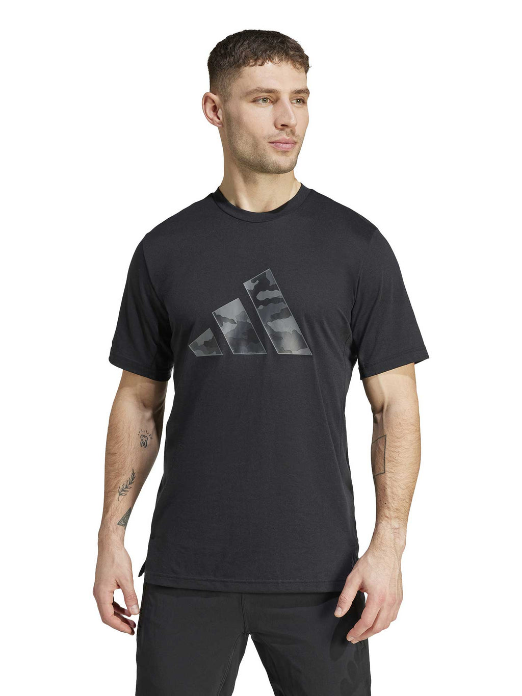 ADIDAS PERFORMANCE Тениска Train Essentials Camo Graphic Logo
