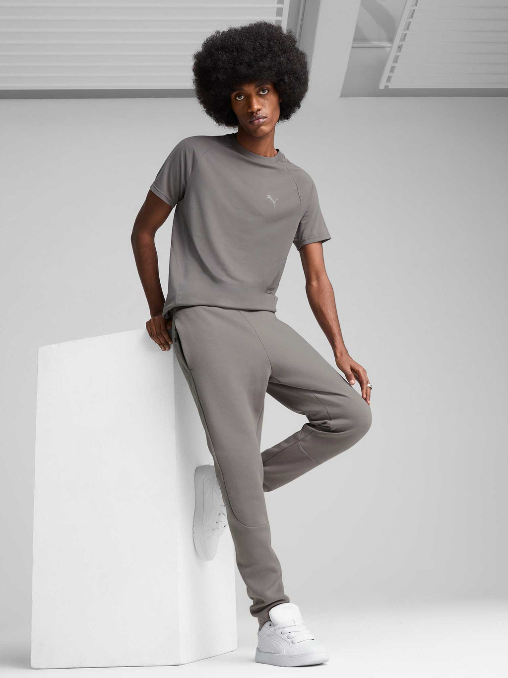 PUMA Спортно долнище EVOSTRIPE Pants DK op