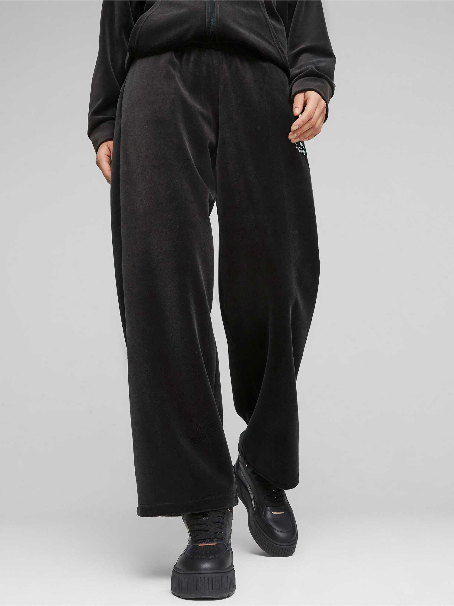 PUMA Спортно долнище ESS ELEVATED Velour Straight Pants