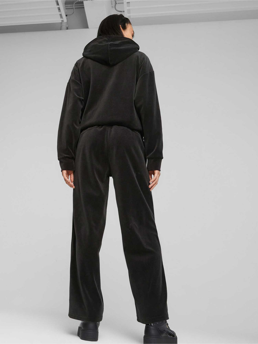 PUMA Спортно долнище ESS ELEVATED Velour Straight Pants