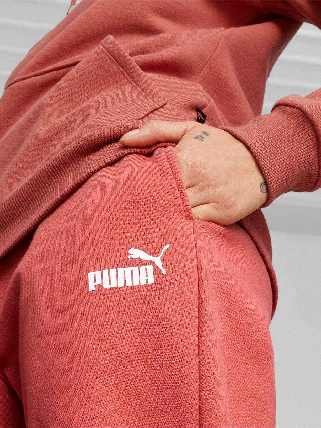 PUMA Спортно долнище ESS Sweatpants FL cl (s)