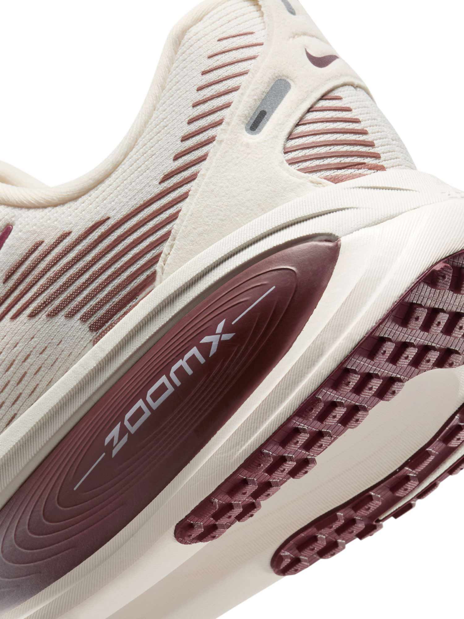 NIKE Обувки W VOMERO 18