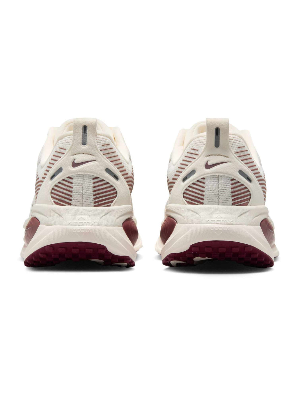 NIKE Обувки W VOMERO 18