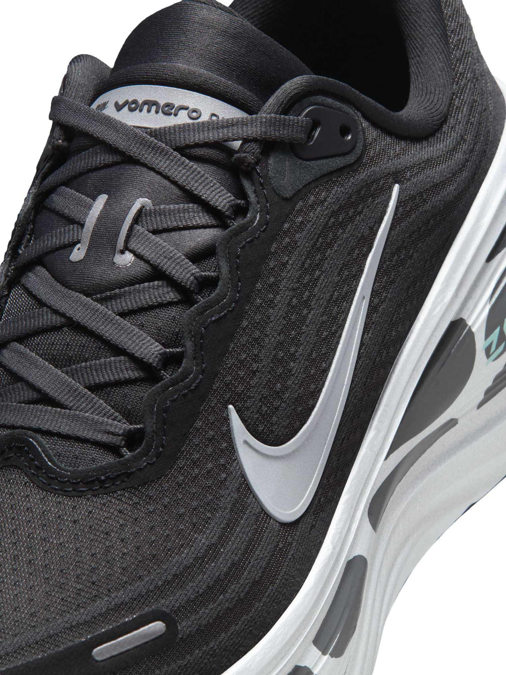 NIKE Обувки VOMERO PLUS