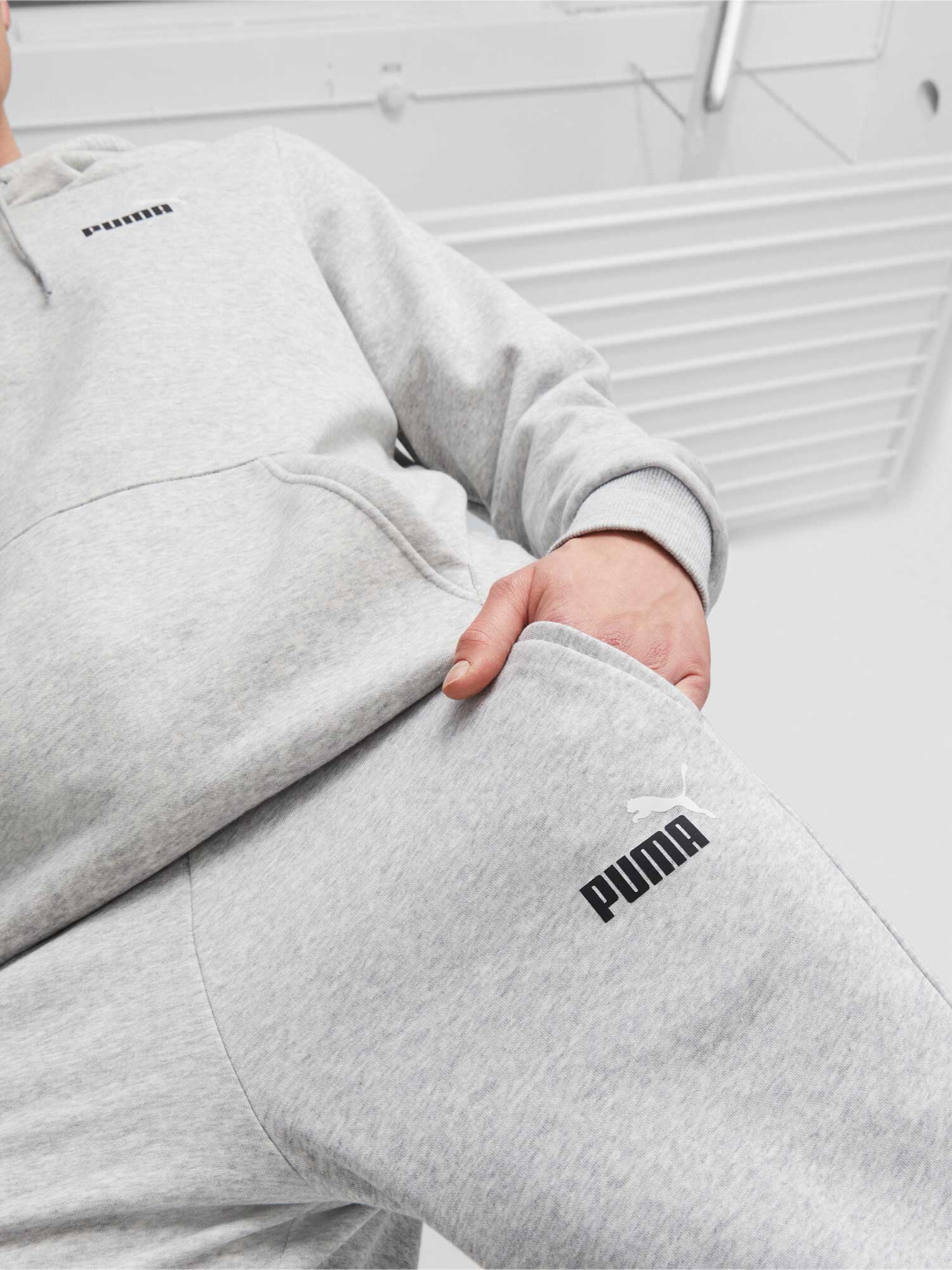 PUMA Спортно долнище ESS+ 2 Col Logo