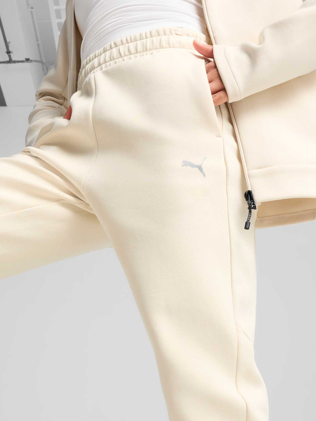 PUMA Спортно долнище EVOSTRIPE Sweatpants DK op