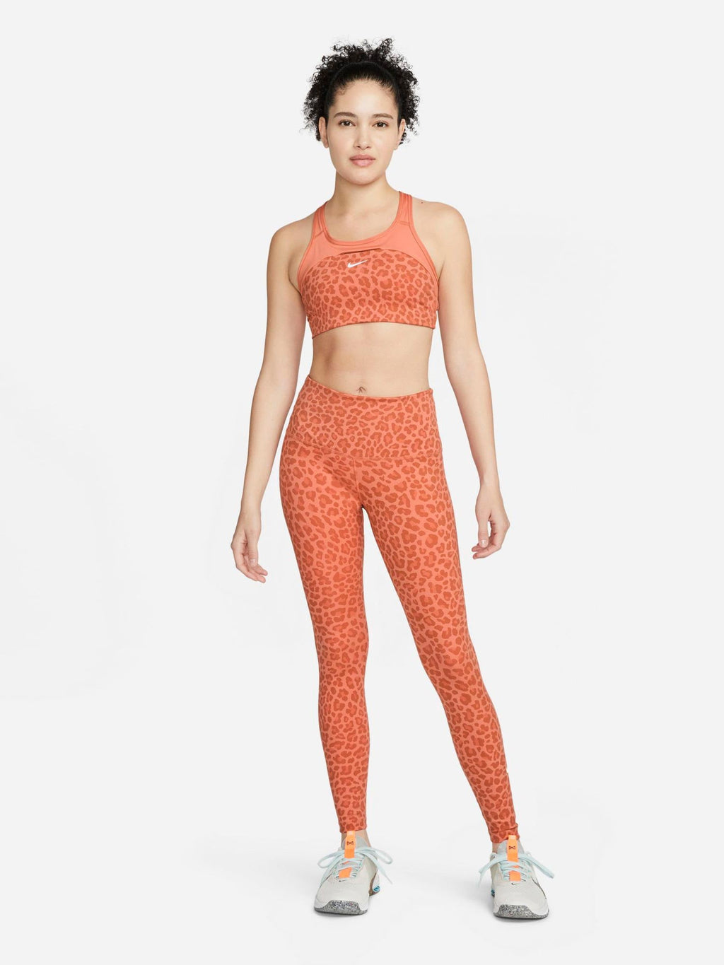 NIKE Спортен сутиен SWSH CRS BK AOP